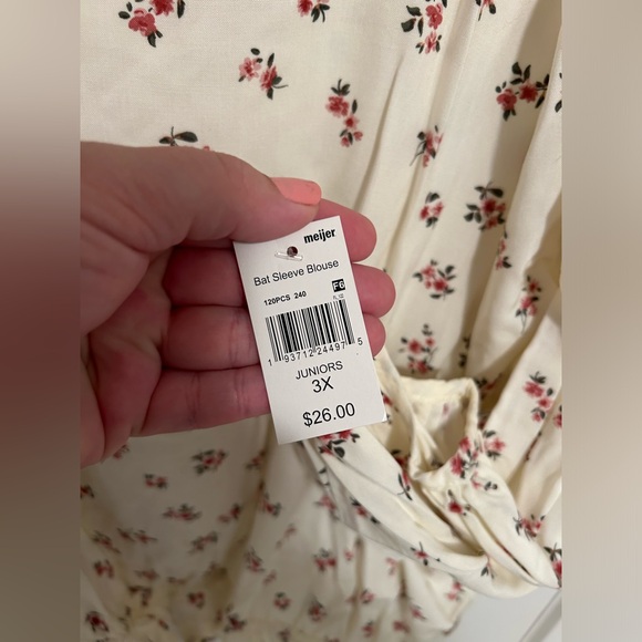 New with tags floral cinched waist tie top - Picture 4 of 6